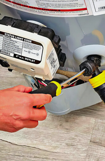 https://morleyhotwater.com.au/uploads/2025/06/hot-water-servicing-70528.jpg